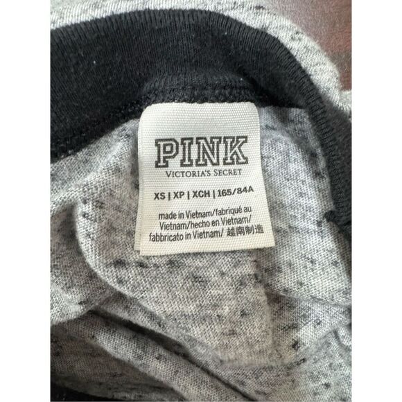 PINK Victoria’s Secret Short Sleeve Tee with Sequin Logo Size X-Small - Picture 4 of 9